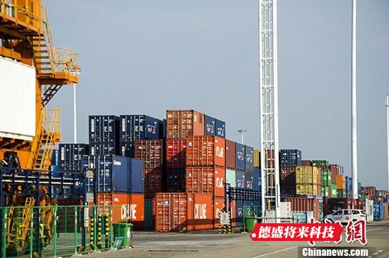資料圖:集裝箱碼頭。 中新社記者 翟李強 攝 資料圖:集裝箱碼頭。 中新社記者 翟李強 攝
